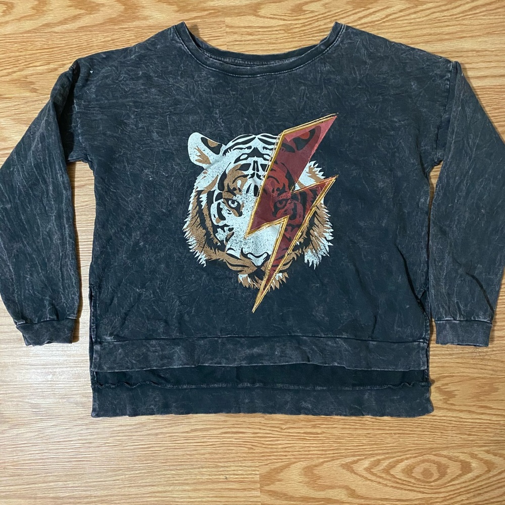 Lightweight long sleeve acid wash sweatshirt